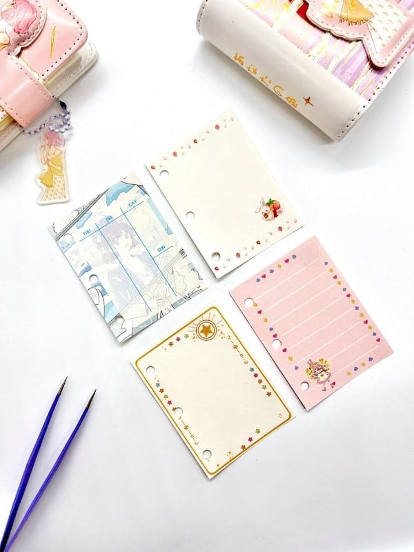 Golden Hour Anime Kız Temalı Charmlı Mini Planlayıcı Spiralli Defter/80 Yaprak/Mıknatıslı Ajanda
