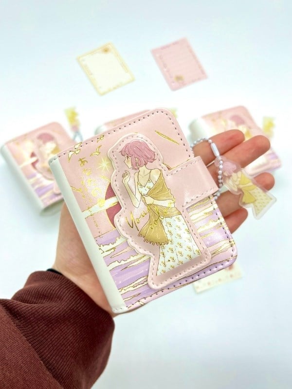 Golden Hour Anime Kız Temalı Charmlı Mini Planlayıcı Spiralli Defter/80 Yaprak/Mıknatıslı Ajanda