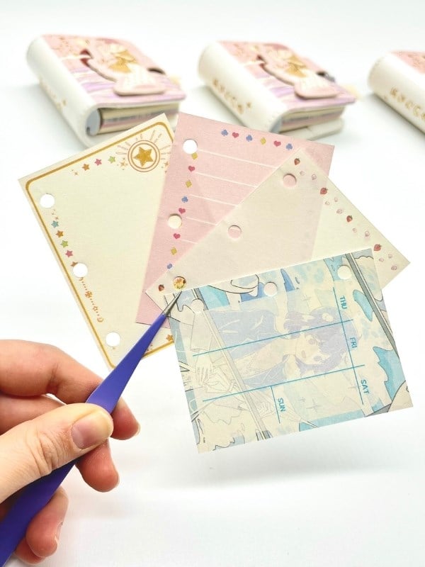 Golden Hour Anime Kız Temalı Charmlı Mini Planlayıcı Spiralli Defter/80 Yaprak/Mıknatıslı Ajanda