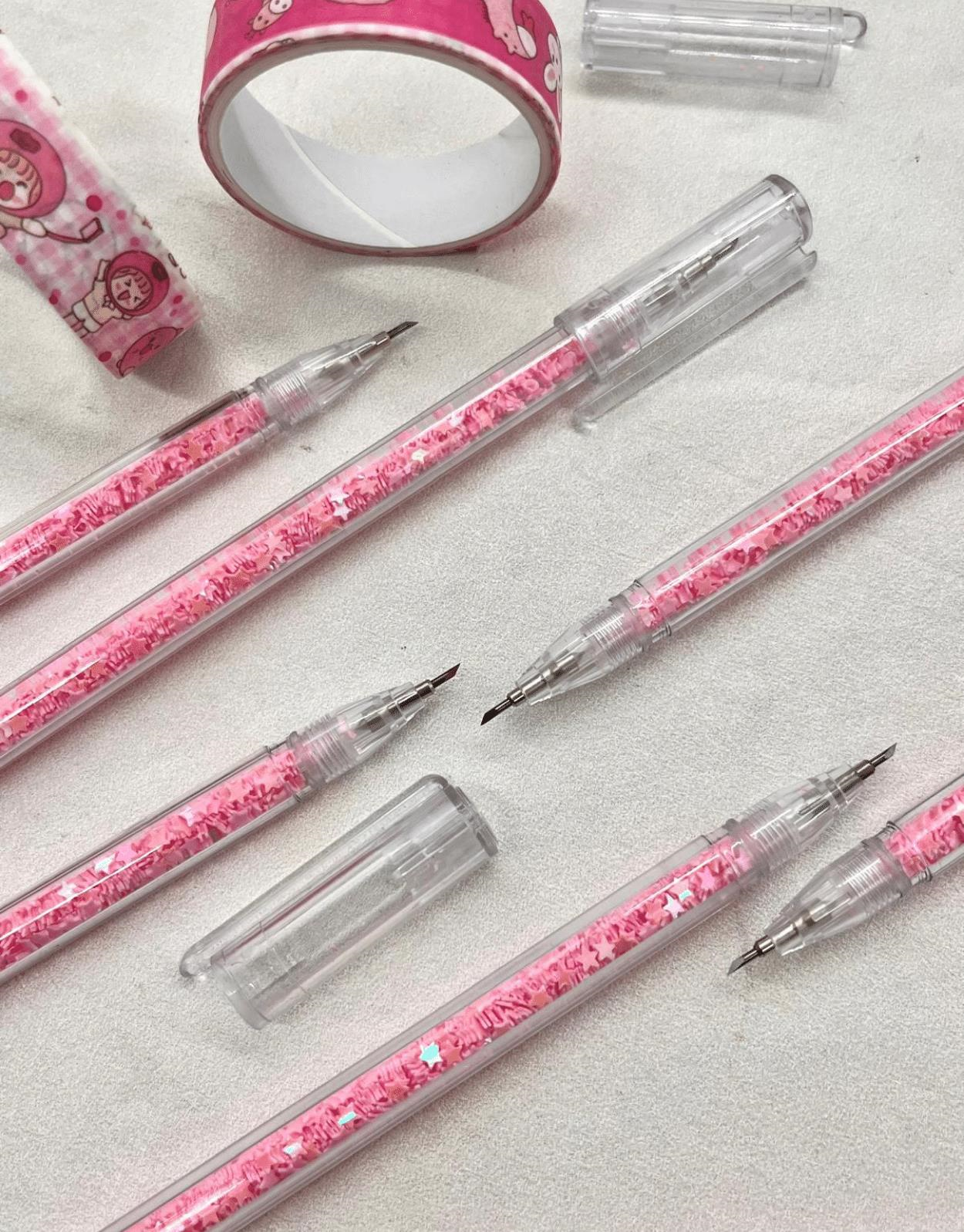 Kalem Görünümlü Pembe Pullu Çelik Uçlu Maket Bıçağı/ Sanat Bıçağı / Bullet Journal/ Washi Bant Kesen
