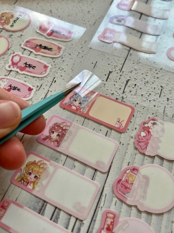 Kawaii Karakterli Açık Pembe 4 Yaprak 92 Adet Şeffaf Koruma Katmanlı Su Geçirmez Okul İsim Etiketi / Sticker / Bant 