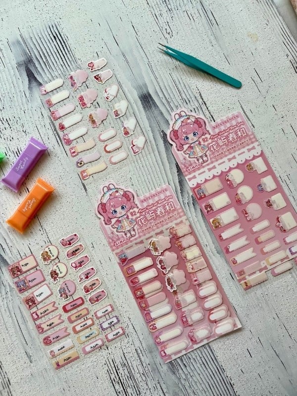 Kawaii Karakterli Açık Pembe 4 Yaprak 92 Adet Şeffaf Koruma Katmanlı Su Geçirmez Okul İsim Etiketi / Sticker / Bant 