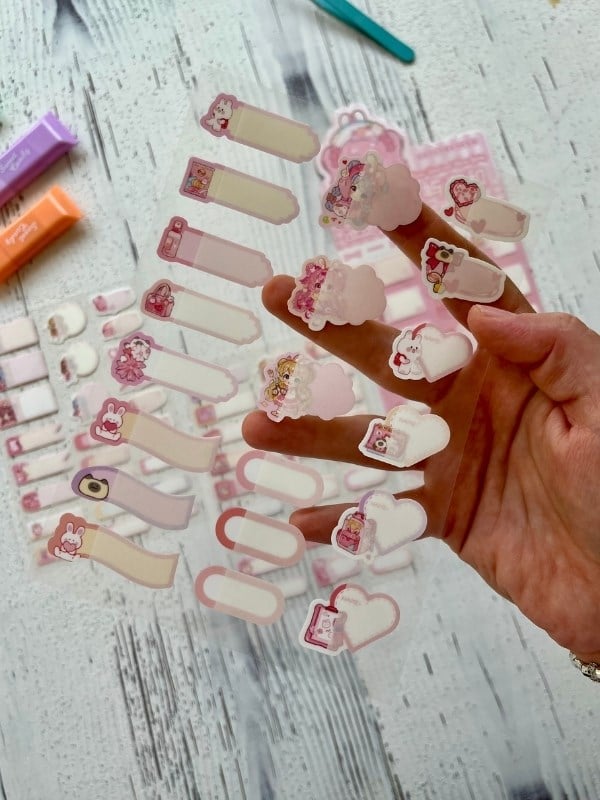 Kawaii Karakterli Açık Pembe 4 Yaprak 92 Adet Şeffaf Koruma Katmanlı Su Geçirmez Okul İsim Etiketi / Sticker / Bant 