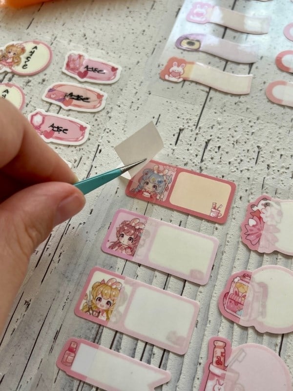 Kawaii Karakterli Açık Pembe 4 Yaprak 92 Adet Şeffaf Koruma Katmanlı Su Geçirmez Okul İsim Etiketi / Sticker / Bant 