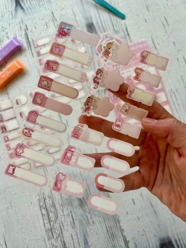 Kawaii Karakterli Açık Pembe 4 Yaprak 92 Adet Şeffaf Koruma Katmanlı Su Geçirmez Okul İsim Etiketi / Sticker / Bant 