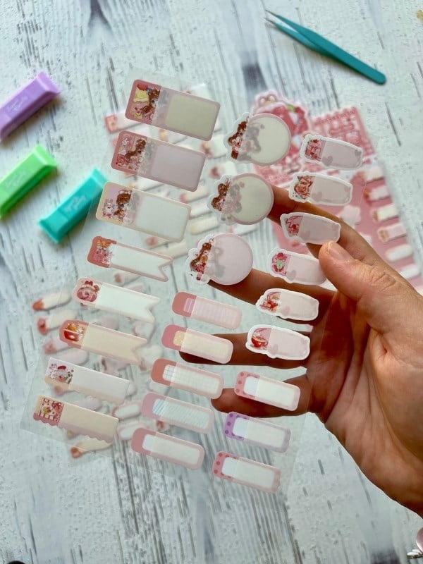 Kawaii Karakterli Koyu Pembe 4 Yaprak 92 Adet Şeffaf Koruma Katmanlı Su Geçirmez Okul İsim Etiketi / Sticker / Bant 