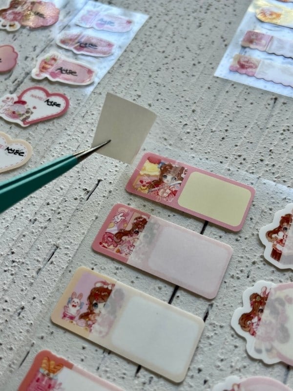 Kawaii Karakterli Koyu Pembe 4 Yaprak 92 Adet Şeffaf Koruma Katmanlı Su Geçirmez Okul İsim Etiketi / Sticker / Bant 