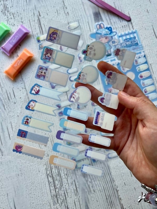 Kawaii Karakterli Mavi 4 Yaprak 92 Adet Şeffaf Koruma Katmanlı Su Geçirmez Okul İsim Etiketi / Sticker / Çıkartma / Bant 