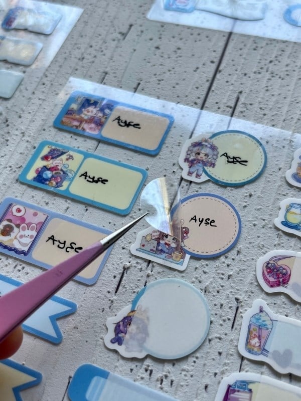 Kawaii Karakterli Mavi 4 Yaprak 92 Adet Şeffaf Koruma Katmanlı Su Geçirmez Okul İsim Etiketi / Sticker / Çıkartma / Bant 