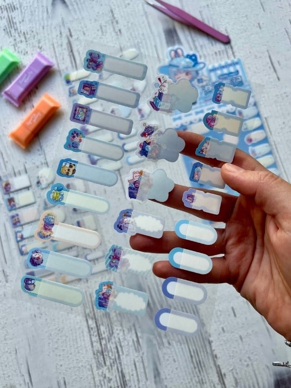 Kawaii Karakterli Mavi 4 Yaprak 92 Adet Şeffaf Koruma Katmanlı Su Geçirmez Okul İsim Etiketi / Sticker / Çıkartma / Bant 