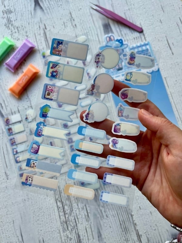Kawaii Karakterli Mavi 4 Yaprak 92 Adet Şeffaf Koruma Katmanlı Su Geçirmez Okul İsim Etiketi / Sticker / Çıkartma / Bant 