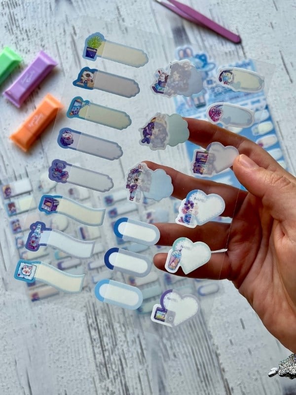 Kawaii Karakterli Mavi 4 Yaprak 92 Adet Şeffaf Koruma Katmanlı Su Geçirmez Okul İsim Etiketi / Sticker / Çıkartma / Bant 