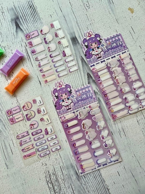 Kawaii Karakterli Mor 4 Yaprak 93 Adet Şeffaf Koruma Katmanlı Su Geçirmez Okul İsim Etiketi / Sticker / Çıkartma / Bant 
