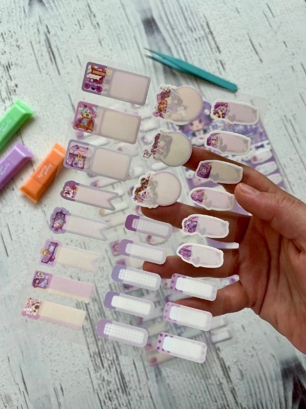 Kawaii Karakterli Mor 4 Yaprak 93 Adet Şeffaf Koruma Katmanlı Su Geçirmez Okul İsim Etiketi / Sticker / Çıkartma / Bant 