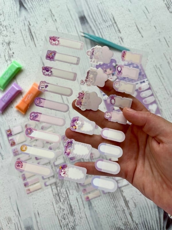 Kawaii Karakterli Mor 4 Yaprak 93 Adet Şeffaf Koruma Katmanlı Su Geçirmez Okul İsim Etiketi / Sticker / Çıkartma / Bant 