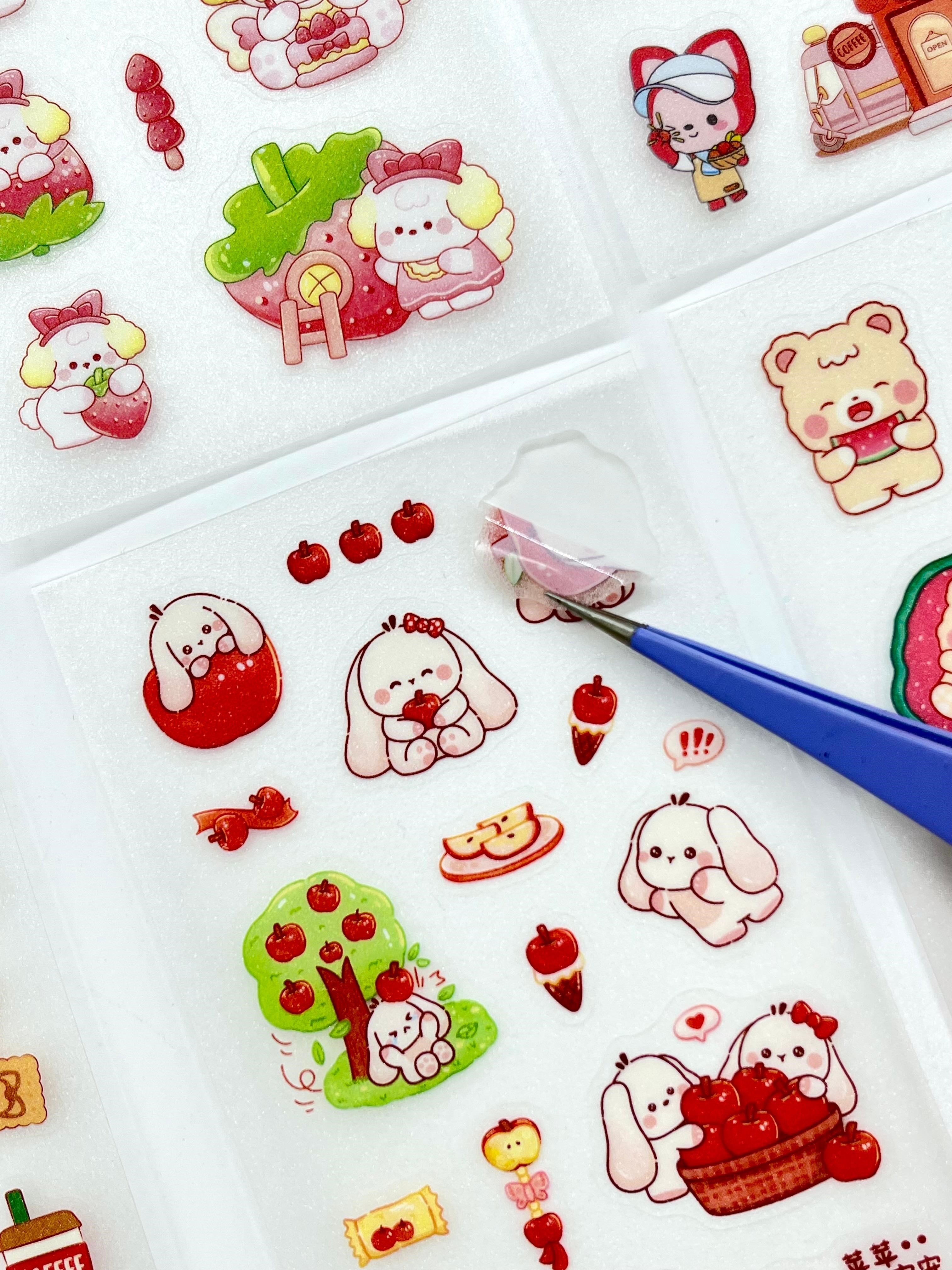 Kawaii Kırmızı Meyveler ve Sevimli Hayvanlar Temalı 6 Yaprak 130 Adet Sticker Seti /Etiket/Çıkartma