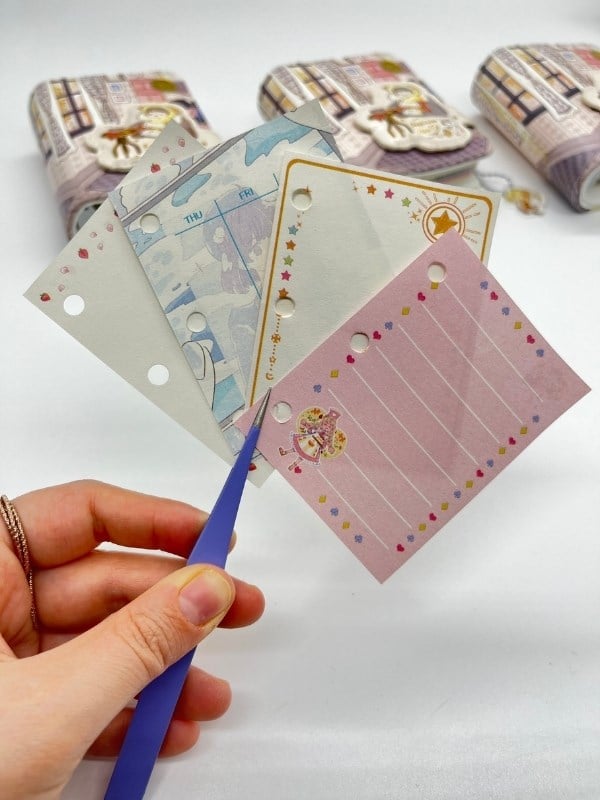 Kawaii Örgü Ören Kız ve Kedi Temalı Charmlı Mini Planlayıcı Spiralli Defter/80 Yaprak/Ajanda