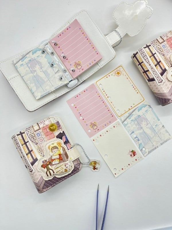 Kawaii Örgü Ören Kız ve Kedi Temalı Charmlı Mini Planlayıcı Spiralli Defter/80 Yaprak/Ajanda