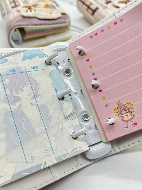 Kawaii Örgü Ören Kız ve Kedi Temalı Charmlı Mini Planlayıcı Spiralli Defter/80 Yaprak/Ajanda