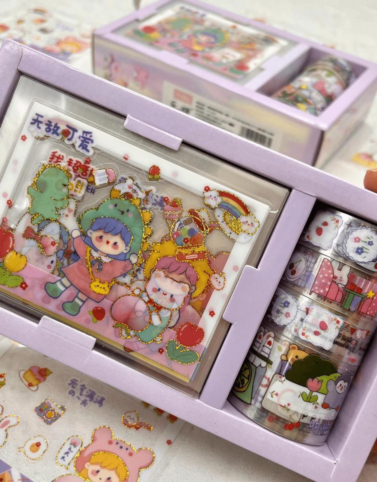 Kawaii Sevimli Kız ve Arkadaşları Lila Kutu Şeffaf 8 Yaprak Yaldızlı Sticker ve 4'lü Washi Bant Seti