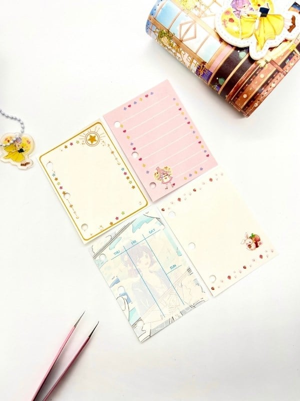 Kawaii Storybook Kitap Okuyan Kız Temalı Charmlı Mini Planlayıcı Spiralli Defter/80 Yaprak/Ajanda