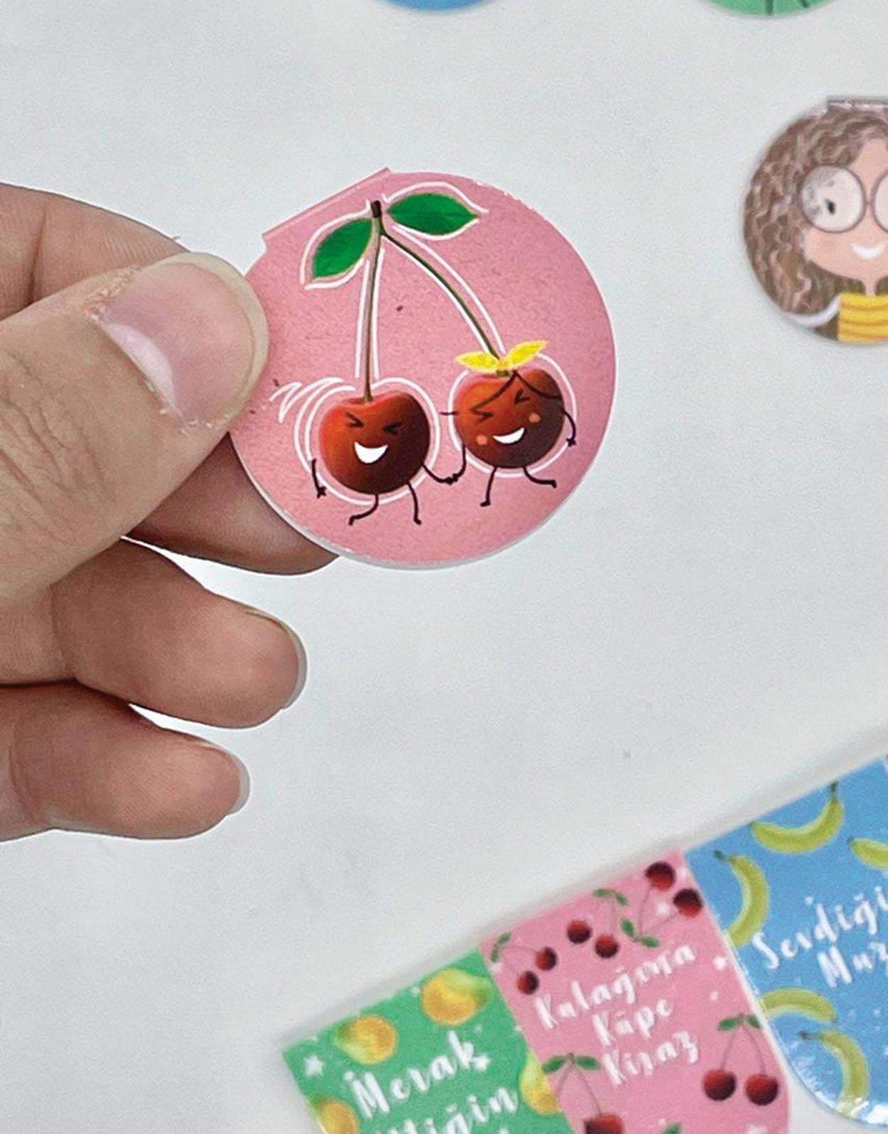 Kulağına Küpe Kiraz Mıknatıslı Kitap Ayracı