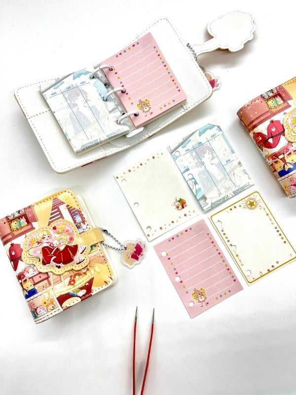Masal Prensesi Temalı Charmlı Mini Planlayıcı Spiralli Defter/80 Yaprak/Mıknatıslı Ajanda