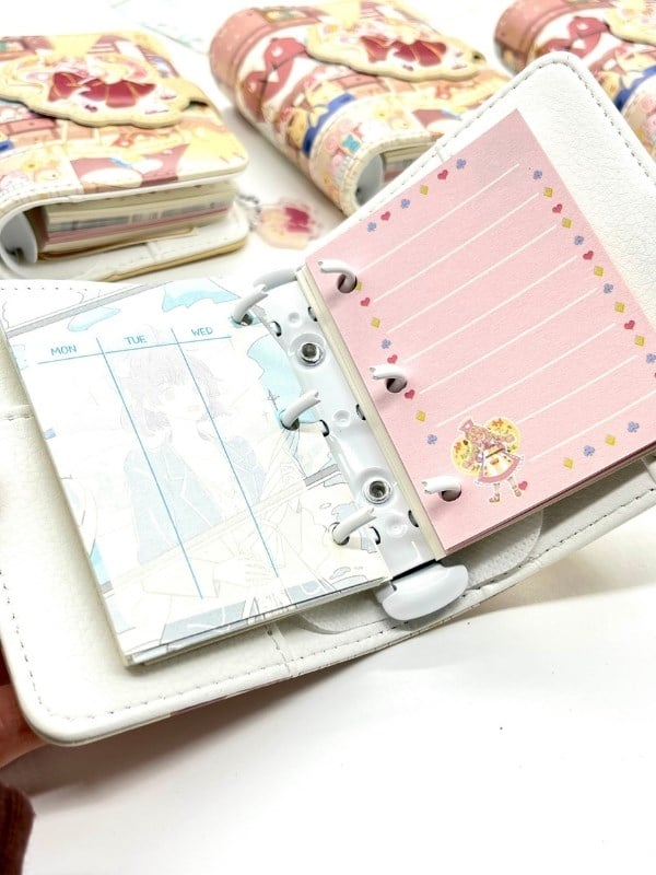 Masal Prensesi Temalı Charmlı Mini Planlayıcı Spiralli Defter/80 Yaprak/Mıknatıslı Ajanda