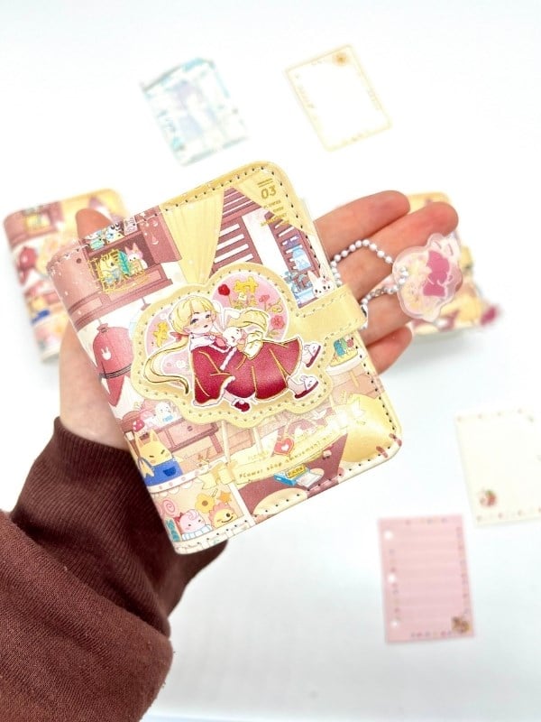 Masal Prensesi Temalı Charmlı Mini Planlayıcı Spiralli Defter/80 Yaprak/Mıknatıslı Ajanda