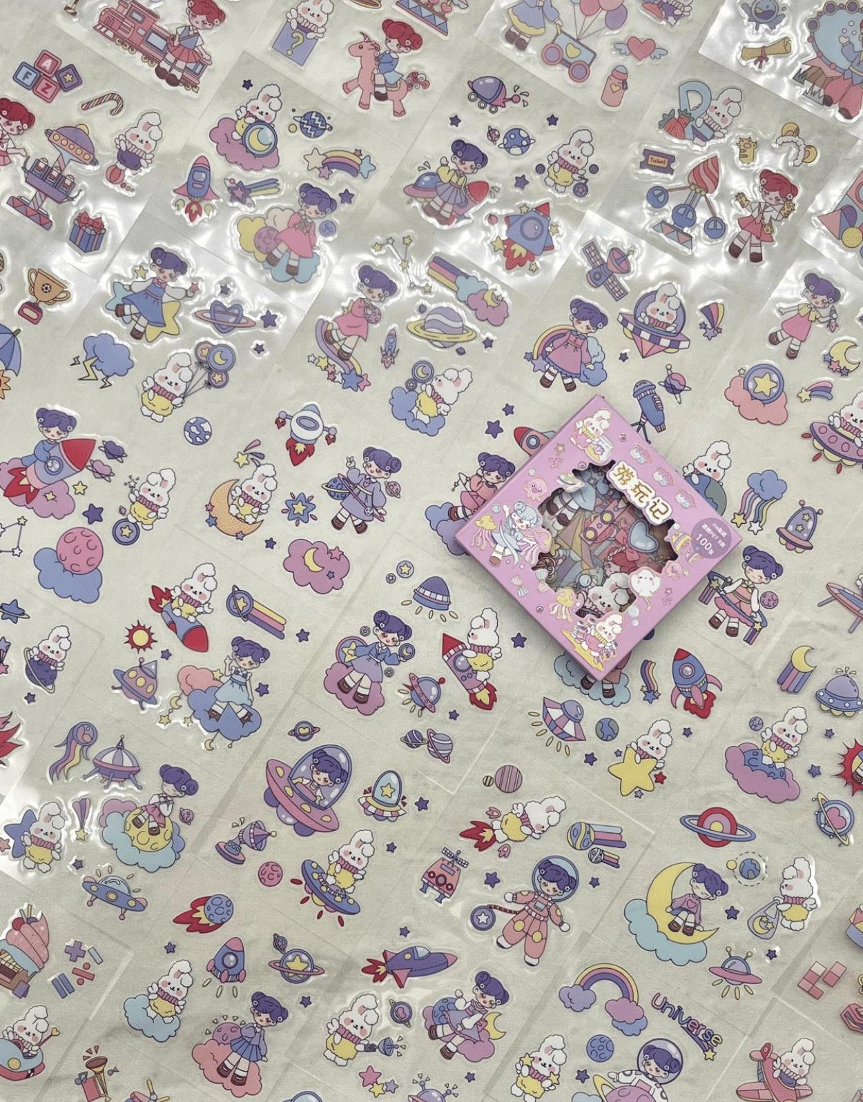 Meraklı Kız ve Tavşancık Uzayda 100 Yaprak 500 Adet Mor Mini Kutu Şeffaf Pet Sticker Seti/ Etiket/Çıkartma Su Geçirmez
