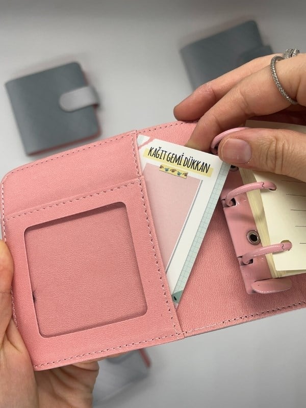 Mini Boy Beyaz Gri Tonları Mıknatıslı PU Deri Kapaklı Sürdürülebilir Ajanda/ Planner/ Binder Defter 80 Yaprak (Çizgili, Değiştirilebilir Sayfa)