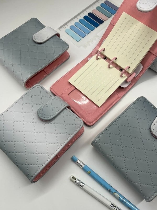 Mini Boy Beyaz Gri Tonları Mıknatıslı PU Deri Kapaklı Sürdürülebilir Ajanda/ Planner/ Binder Defter 80 Yaprak (Çizgili, Değiştirilebilir Sayfa)