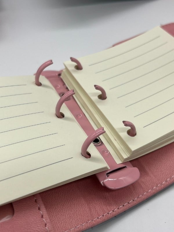 Mini Boy Beyaz Gri Tonları Mıknatıslı PU Deri Kapaklı Sürdürülebilir Ajanda/ Planner/ Binder Defter 80 Yaprak (Çizgili, Değiştirilebilir Sayfa)