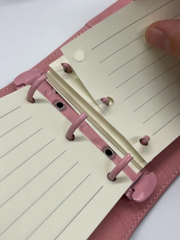Mini Boy Beyaz Gri Tonları Mıknatıslı PU Deri Kapaklı Sürdürülebilir Ajanda/ Planner/ Binder Defter 80 Yaprak (Çizgili, Değiştirilebilir Sayfa)