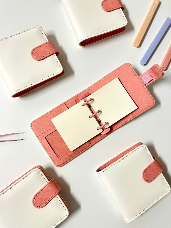 Mini Boy Beyaz Pembe Mıknatıslı PU Deri Kapaklı 80 Yaprak Sürdürülebilir Ajanda/Planner/Binder Defter(Çizgisiz, Değiştirilebilir Sayfa)