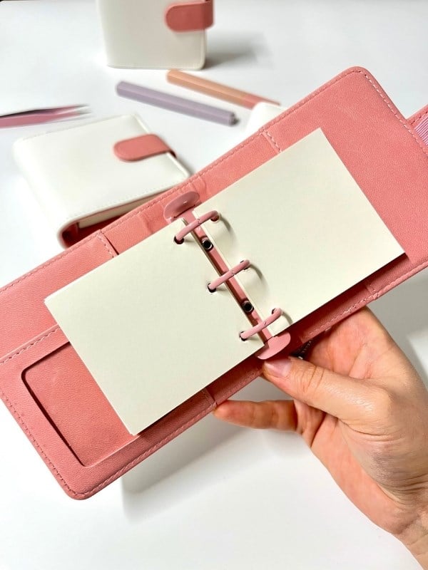 Mini Boy Beyaz Pembe Mıknatıslı PU Deri Kapaklı 80 Yaprak Sürdürülebilir Ajanda/Planner/Binder Defter(Çizgisiz, Değiştirilebilir Sayfa)