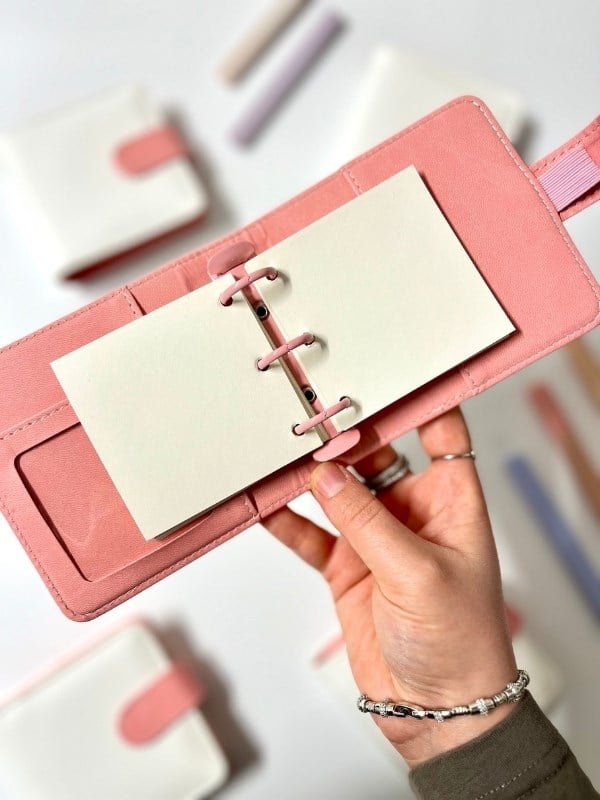 Mini Boy Beyaz Pembe Mıknatıslı PU Deri Kapaklı 80 Yaprak Sürdürülebilir Ajanda/Planner/Binder Defter(Çizgisiz, Değiştirilebilir Sayfa)