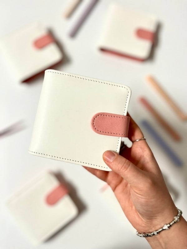 Mini Boy Beyaz Pembe Mıknatıslı PU Deri Kapaklı 80 Yaprak Sürdürülebilir Ajanda/Planner/Binder Defter(Çizgisiz, Değiştirilebilir Sayfa)