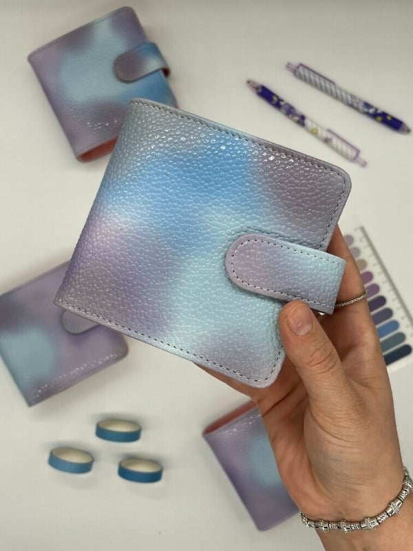 Mini Boy Mavi Mor Tonları Mıknatıslı PU Deri Kapaklı Sürdürülebilir Ajanda/ Planner/ Binder Defter 80 Yaprak (Çizgisiz, Değiştirilebilir Sayfa)