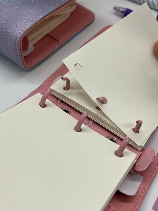 Mini Boy Mavi Mor Tonları Mıknatıslı PU Deri Kapaklı Sürdürülebilir Ajanda/ Planner/ Binder Defter 80 Yaprak (Çizgisiz, Değiştirilebilir Sayfa)