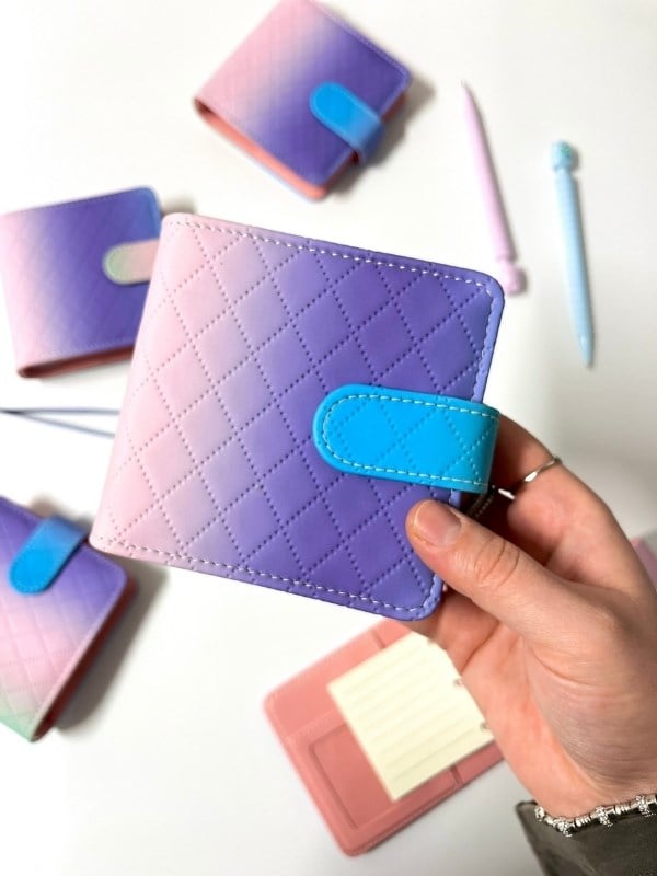 Mini Boy Mor Pembe Tonlarda Mıknatıslı PU Deri Kapaklı 80 Yaprak Sürdürülebilir Ajanda/Planner/Binder Defter(Çizgili, Değiştirilebilir Sayfa)