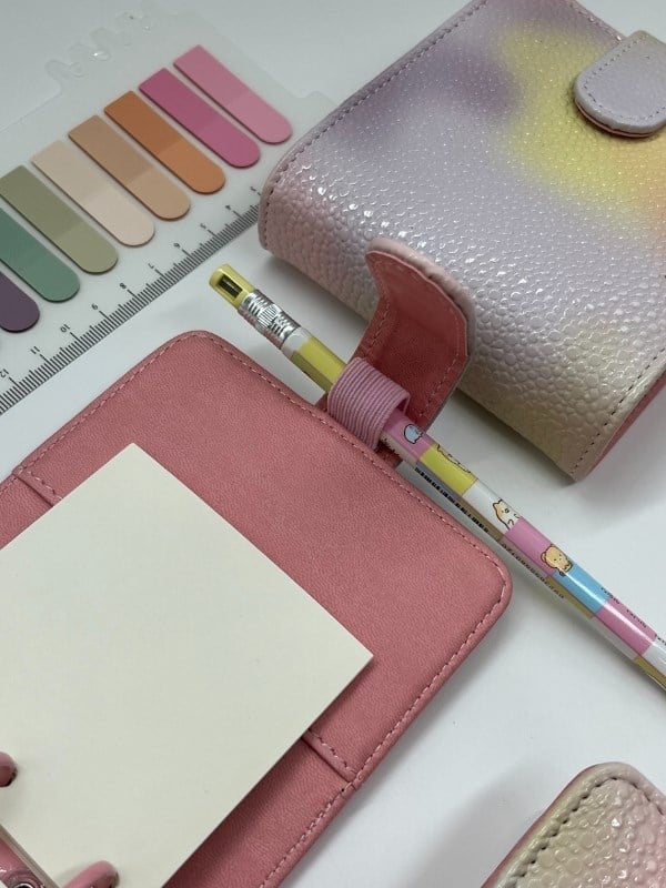 Mini Boy Sarı Pembe Tonları Mıknatıslı PU Deri Kapaklı Sürdürülebilir Ajanda/ Planner/ Binder Defter 80 Yaprak (Çizgisiz, Değiştirilebilir Sayfa)