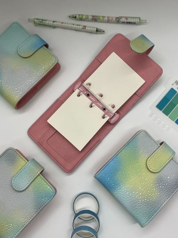 Mini Boy Sarı Yeşil Tonları Mıknatıslı PU Deri Kapaklı Sürdürülebilir Ajanda/ Planner/ Binder Defter 80 Yaprak (Çizgisiz, Değiştirilebilir Sayfa)
