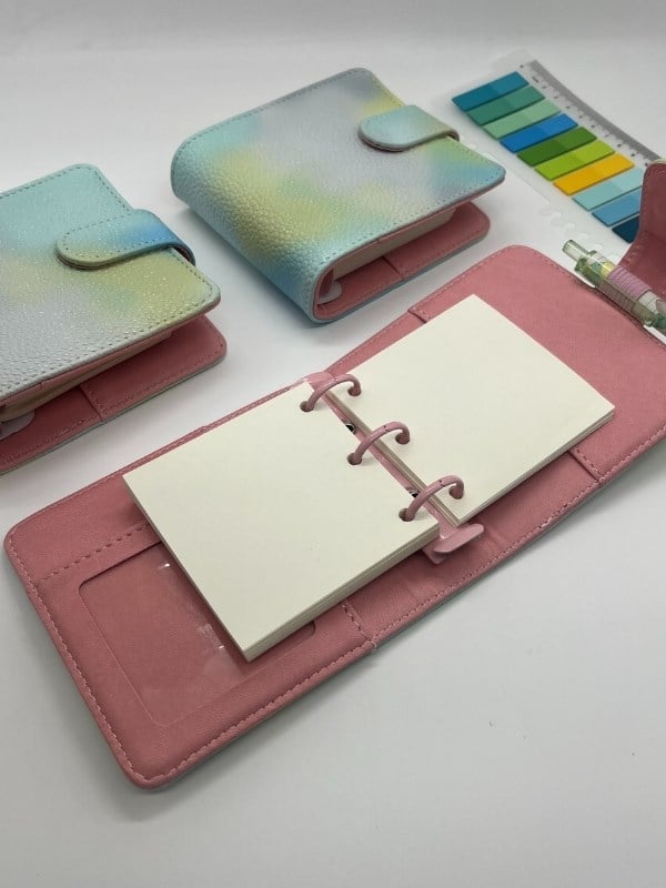 Mini Boy Sarı Yeşil Tonları Mıknatıslı PU Deri Kapaklı Sürdürülebilir Ajanda/ Planner/ Binder Defter 80 Yaprak (Çizgisiz, Değiştirilebilir Sayfa)