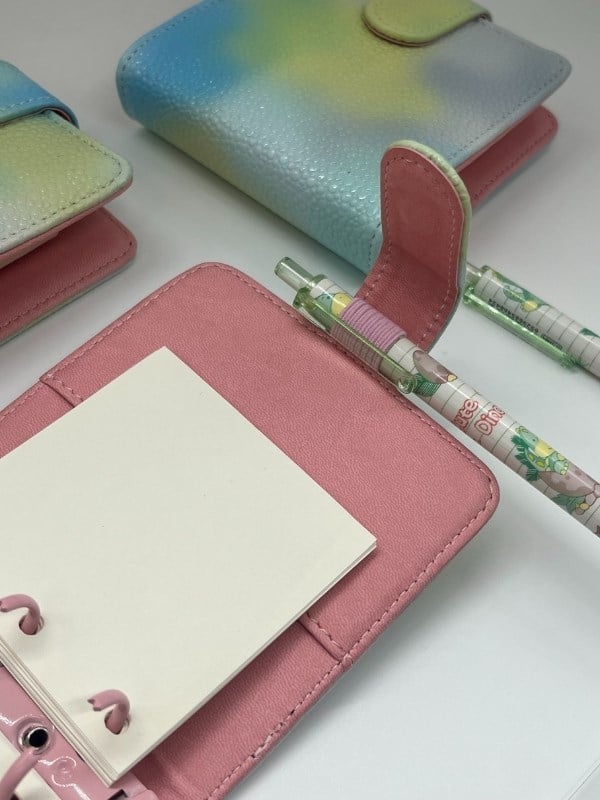 Mini Boy Sarı Yeşil Tonları Mıknatıslı PU Deri Kapaklı Sürdürülebilir Ajanda/ Planner/ Binder Defter 80 Yaprak (Çizgisiz, Değiştirilebilir Sayfa)