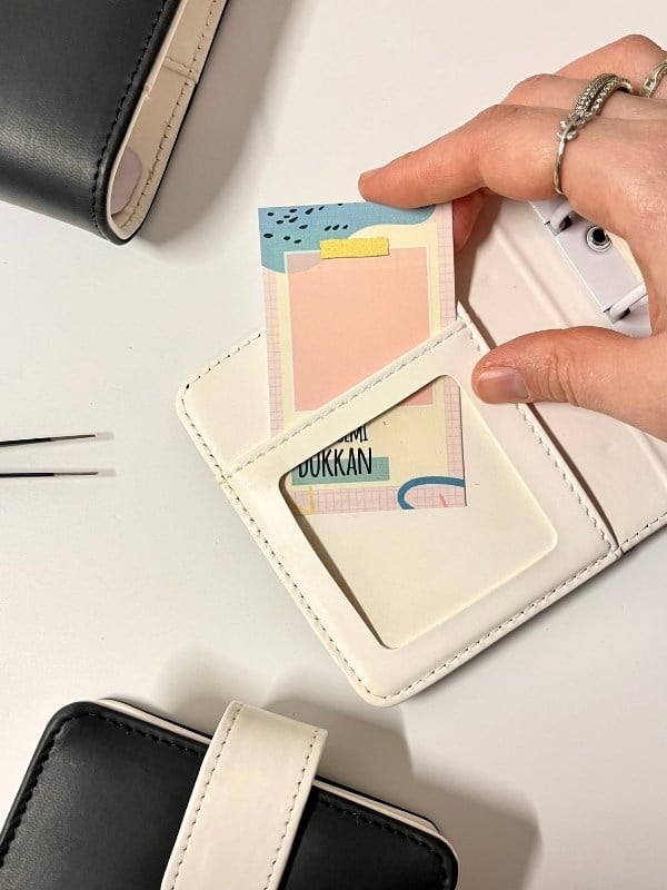 Mini Boy Siyah Beyaz Mıknatıslı PU Deri Kapaklı 80 Yaprak Sürdürülebilir Ajanda/Planner/Binder Defter(Çizgisiz, Değiştirilebilir Sayfa)
