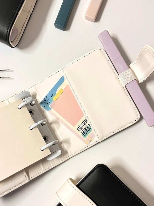 Mini Boy Siyah Beyaz Mıknatıslı PU Deri Kapaklı 80 Yaprak Sürdürülebilir Ajanda/Planner/Binder Defter(Çizgisiz, Değiştirilebilir Sayfa)