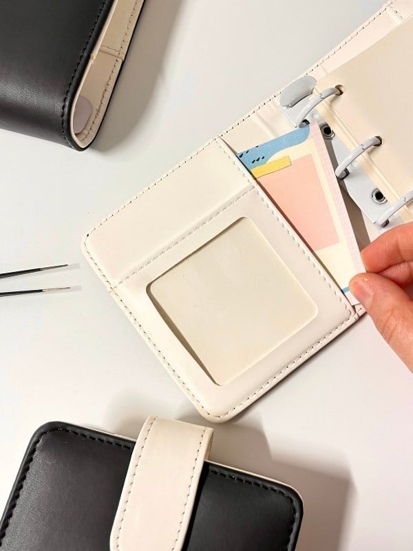 Mini Boy Siyah Beyaz Mıknatıslı PU Deri Kapaklı 80 Yaprak Sürdürülebilir Ajanda/Planner/Binder Defter(Çizgisiz, Değiştirilebilir Sayfa)