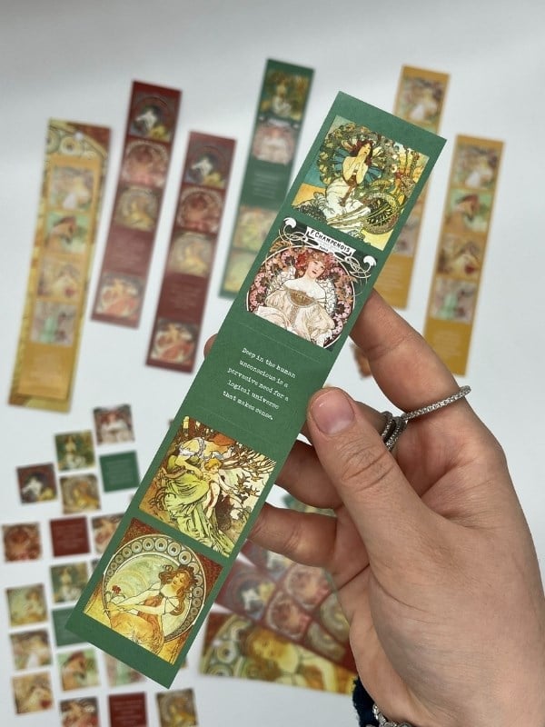 Mucha Art Gallery Tablo ve Mottolu 6 Yaprak 30 Adet Sticker Set/Etiket/Çıkartma/Bullet Journal