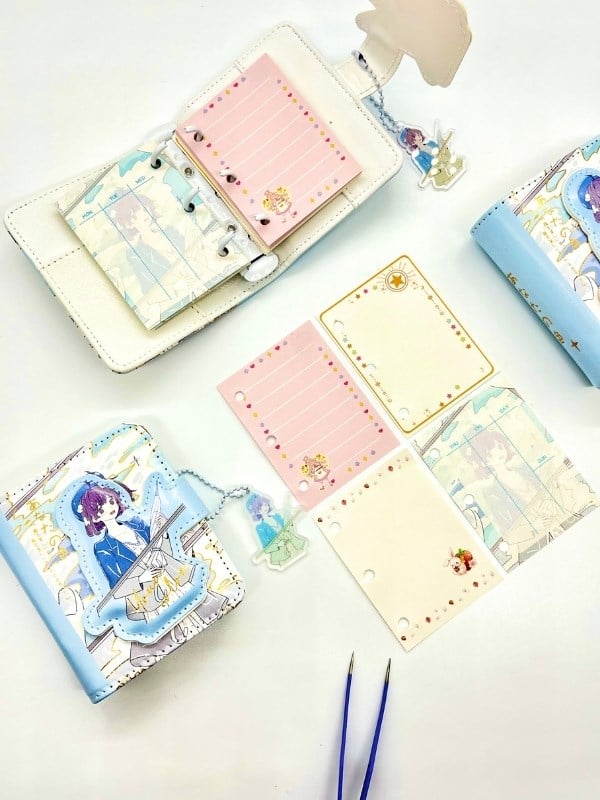 Pastel Mavi Anime Kız Temalı Charmlı Mini Planlayıcı Spiralli Defter/80 Yaprak/Mıknatıslı Ajanda
